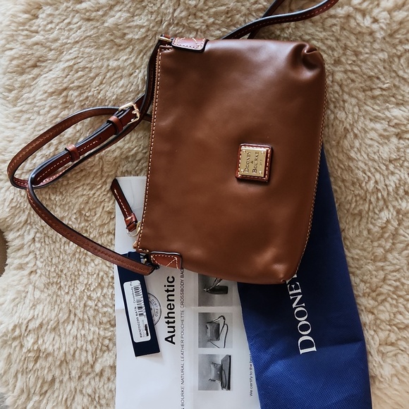Gorgeous Dooney & Bourke Natural Tan Leather Pouchette Crossbody Bag 🤎 - Picture 12 of 14